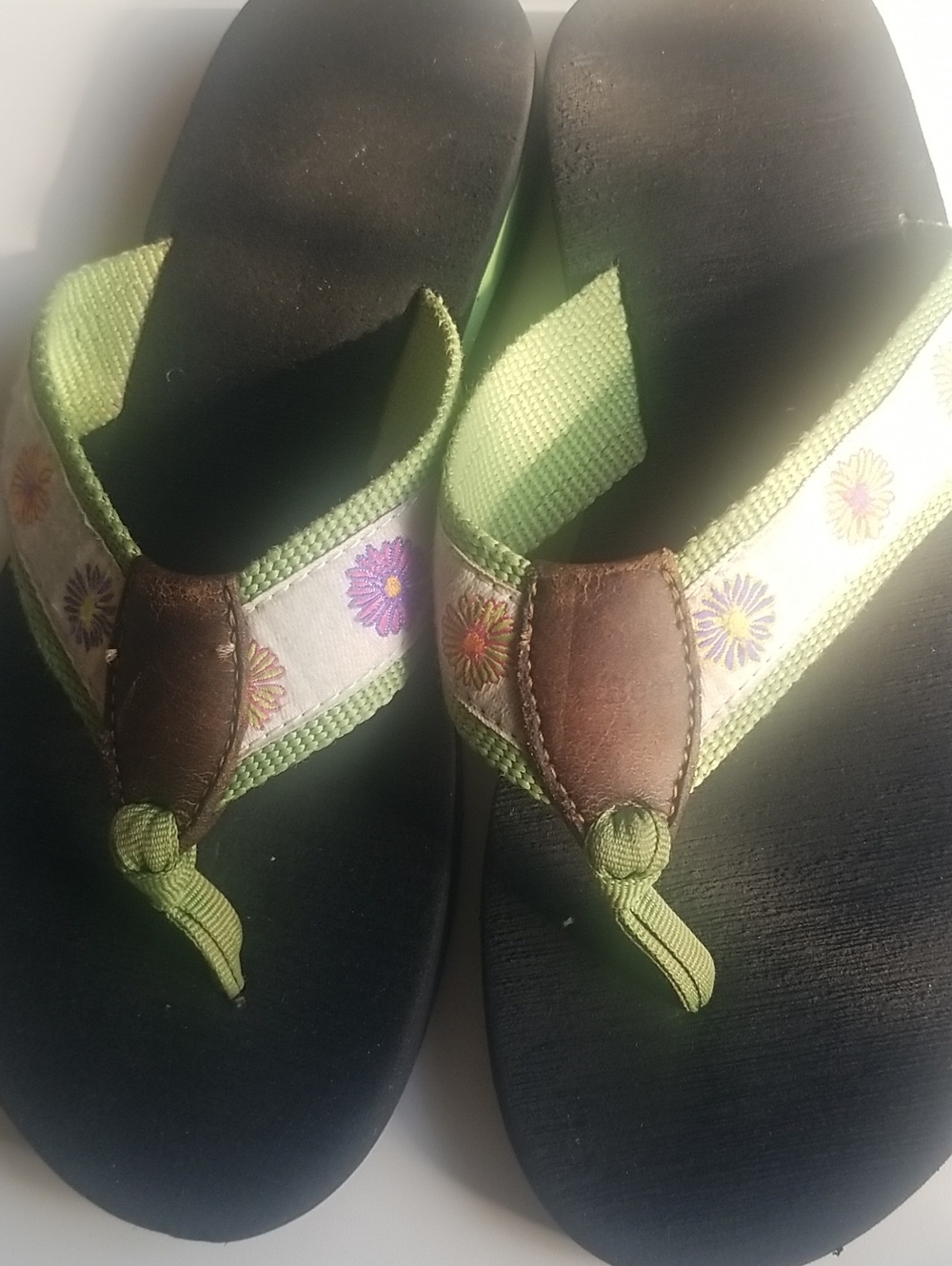 L.L. Bean Green and Black Floral Strap Flip Flop Sandals